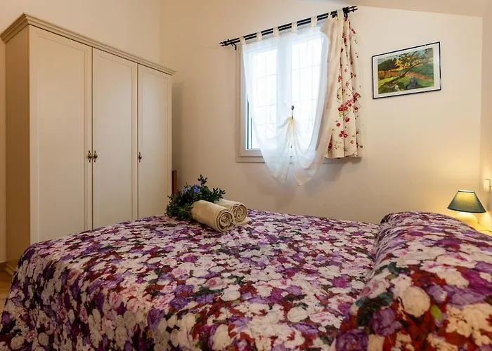 Lägenhet Garden By Interhome Civezza